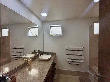 CASA EN VENTA EN JAMUND -  VISTA AL PARQUE Y AMPLIOS ESPACIOS