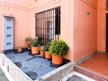VENTA APARTAMENTO 1er PISO PLACITA DE FLORES BOSTON MEDELLIN