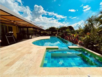 Se vende hermosa casa campestre en La Tebaida