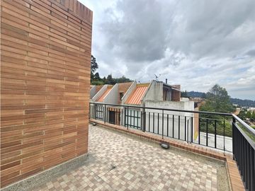 SE VENDE HERMOSA CASA EN ALTOS DE SUBA