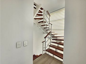 SE VENDE HERMOSA CASA EN ALTOS DE SUBA