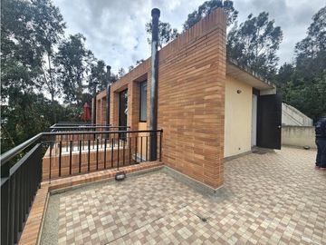 SE VENDE HERMOSA CASA EN ALTOS DE SUBA