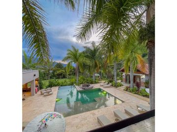 VENTA lujosa FINCA en Copacabana. Unidad cerrada.