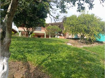 SE VENDE FINCA CON LAGOS EN ARABIA AREA