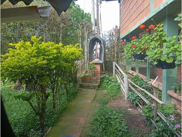 SE VENDE FINCA CON LAGOS EN ARABIA AREA