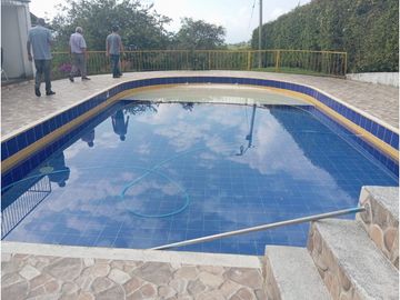 SE VENDE FINCA CON LAGOS EN ARABIA AREA