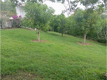 SE VENDE FINCA CON LAGOS EN ARABIA AREA
