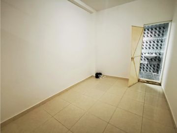 CASA MULTIFAMILIAR EN VENTA, NUEVA FLORESTA, ORIENTE, CALI