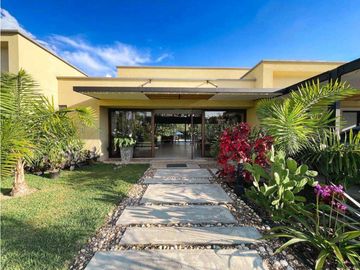 Se vende espectacular casa campestre en Tebaida, Quindío.