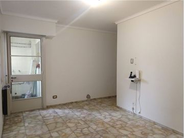 Vende 3 amb. centro Villa del Parque con renta