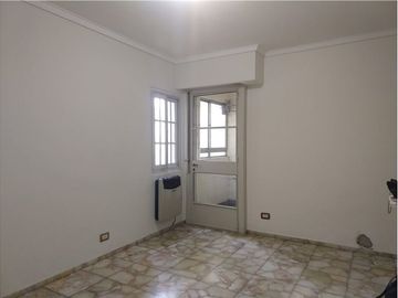 Vende 3 amb. centro Villa del Parque con renta