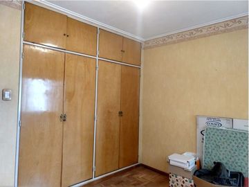 Vende 3 amb. centro Villa del Parque con renta