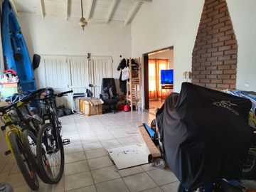VENTA CASA DE DOS DORMITORIOS MAS DEPARTAMENTO NQN