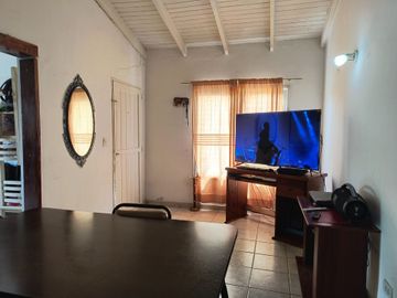 VENTA CASA DE DOS DORMITORIOS MAS DEPARTAMENTO NQN