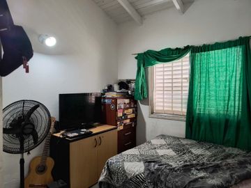 VENTA CASA DE DOS DORMITORIOS MAS DEPARTAMENTO NQN