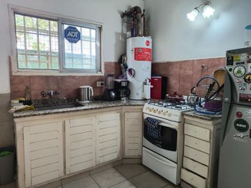 VENTA CASA DE DOS DORMITORIOS MAS DEPARTAMENTO NQN