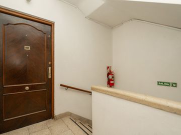 Depto 3 ambientes con balcón al frente caballito