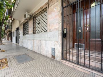 Depto 3 ambientes con balcón al frente caballito