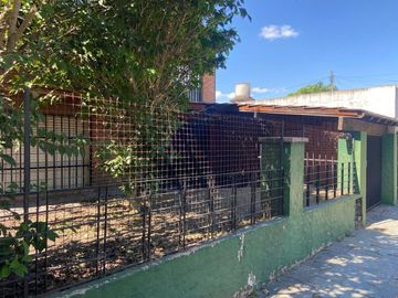 VENTA CASA A REFACCIONAR 5 AMBIENTES