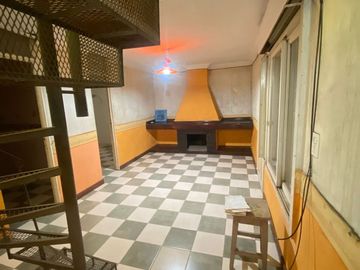 VENTA CASA A REFACCIONAR 5 AMBIENTES