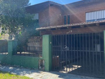 VENTA CASA A REFACCIONAR 5 AMBIENTES