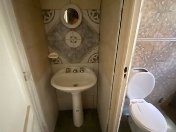 VENTA CASA A REFACCIONAR 5 AMBIENTES