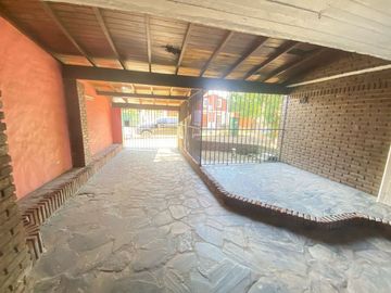 VENTA CASA A REFACCIONAR 5 AMBIENTES