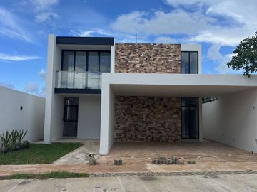 Casa en venta en Privada Varena Living, Santa Gertrudis Copo, Mérida