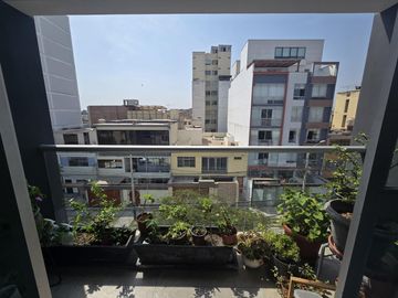 VENDO DEPARTAMENTO EN PUEBLO LIBRE, CERCA A PLAZA LAS BANDERAS