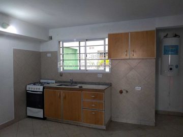 Departamento 3 ambientes , al frente en PB. Zona Ciudadela.