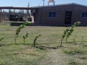 Mendoza Bienes RaÃ­ces  vende terreno parquizado de 5000 mtrs con salÃ³n de evento 290 mtrs  con 2 cabaÃ±as 60 mtrs, cada una una y piscina