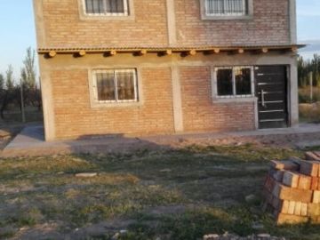 Mendoza Bienes RaÃ­ces  vende terreno parquizado de 5000 mtrs con salÃ³n de evento 290 mtrs  con 2 cabaÃ±as 60 mtrs, cada una una y piscina