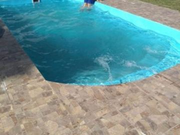 Mendoza Bienes RaÃ­ces  vende terreno parquizado de 5000 mtrs con salÃ³n de evento 290 mtrs  con 2 cabaÃ±as 60 mtrs, cada una una y piscina