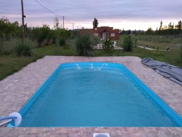 Mendoza Bienes RaÃ­ces  vende terreno parquizado de 5000 mtrs con salÃ³n de evento 290 mtrs  con 2 cabaÃ±as 60 mtrs, cada una una y piscina