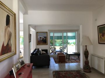 VENTA CASA 4 DORMITORIOS -DEP. - PARRILLA -  PILETA -CASAS DE SANTA MARIA