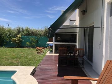 VENTA CASA 4 DORMITORIOS -DEP. - PARRILLA -  PILETA -CASAS DE SANTA MARIA