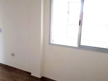 Liniers 1481. PH planta alta al frente. 3 ambientes.