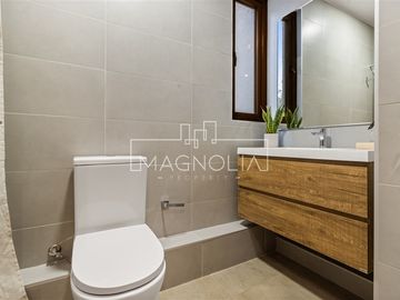 Departamento en Venta en LUJOSO DEPARTAMENTO DÚPLEX CON JARDÍN EN ALTO LOS DOMINICOS