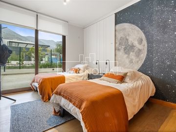 Departamento en Venta en LUJOSO DEPARTAMENTO DÚPLEX CON JARDÍN EN ALTO LOS DOMINICOS