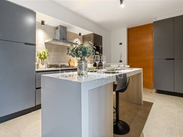 Departamento en Venta en LUJOSO DEPARTAMENTO DÚPLEX CON JARDÍN EN ALTO LOS DOMINICOS
