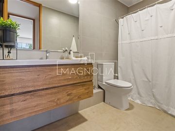 Departamento en Venta en LUJOSO DEPARTAMENTO DÚPLEX CON JARDÍN EN ALTO LOS DOMINICOS