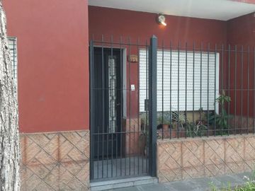 OPORTUNIDAD ÃNICA!!  DOS DPTOS AL PRECIO DE UNO, LOTE DE 185 M2, OPCIÃN VIVIENDA MULTIFAMILIAR, EN ISIDRO CASANOVA LA MATANZA!!
