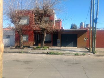 OPORTUNIDAD ÃNICA!!  DOS DPTOS AL PRECIO DE UNO, LOTE DE 185 M2, OPCIÃN VIVIENDA MULTIFAMILIAR, EN ISIDRO CASANOVA LA MATANZA!!