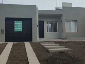 SE VENDE CASA ZONA AMANECERES DEL SEMINARIO A ESTRENAR