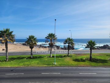 Amplia casa en venta Av. Las Palmeras
