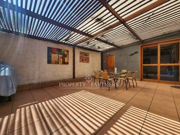Amplia casa en venta Av. Las Palmeras