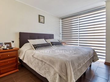 Amplia casa en venta Av. Las Palmeras
