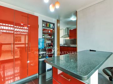 Amplia casa en venta Av. Las Palmeras