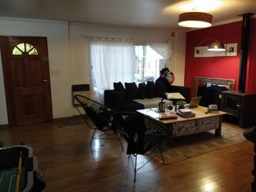 Haedo 764. Excelente chalet 7 ambientes, gran jardÃ­n y pileta