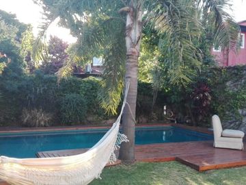 Haedo 764. Excelente chalet 7 ambientes, gran jardÃ­n y pileta